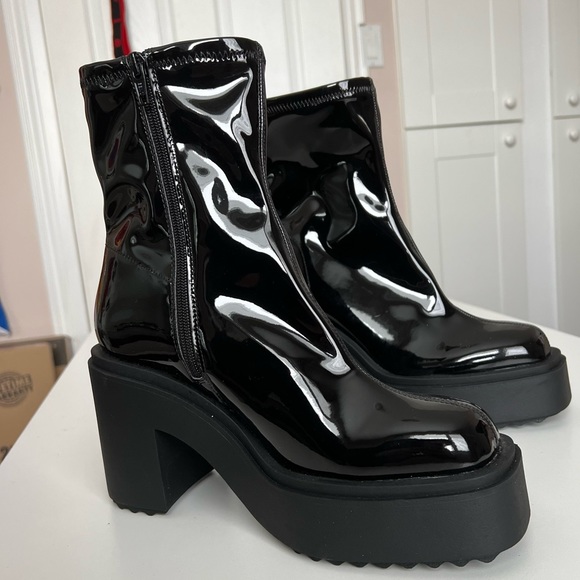 BRAND NEW patent faux leather platform boots - Picture 4 of 13